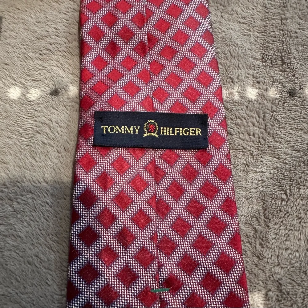 Tommy Hilfiger 100% Silk Printed Tie Diamond Pattern